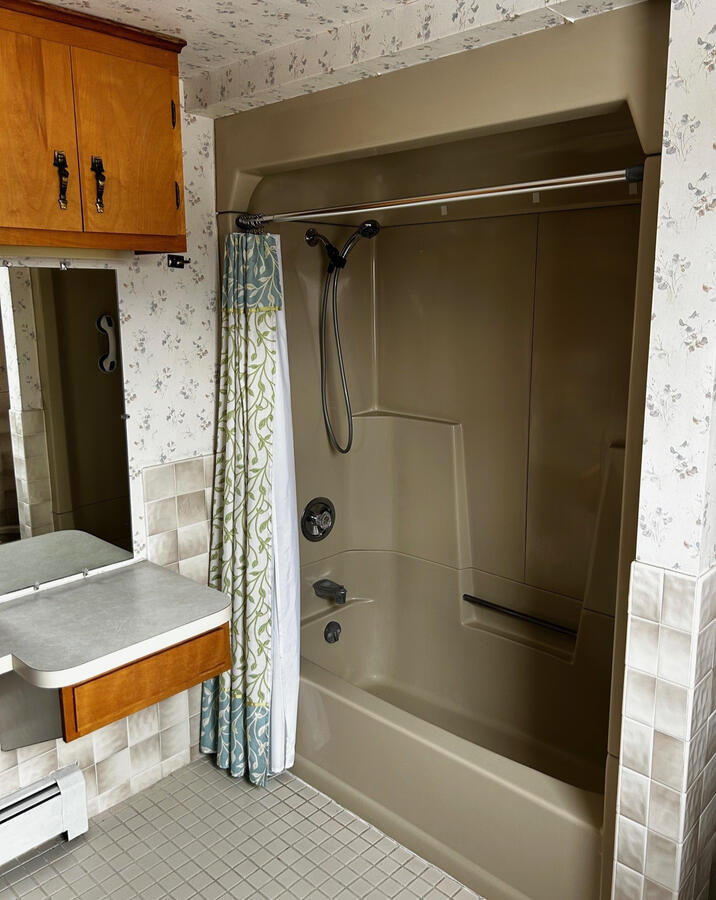 Small bathroom remodel before